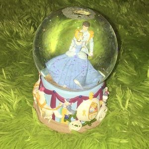 Vintage Cinderella snow globe